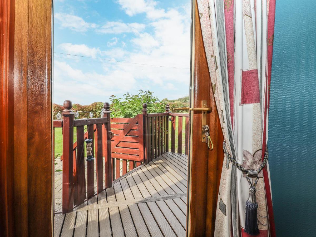 Lodge Two, Country View Park Фейвършам Екстериор снимка