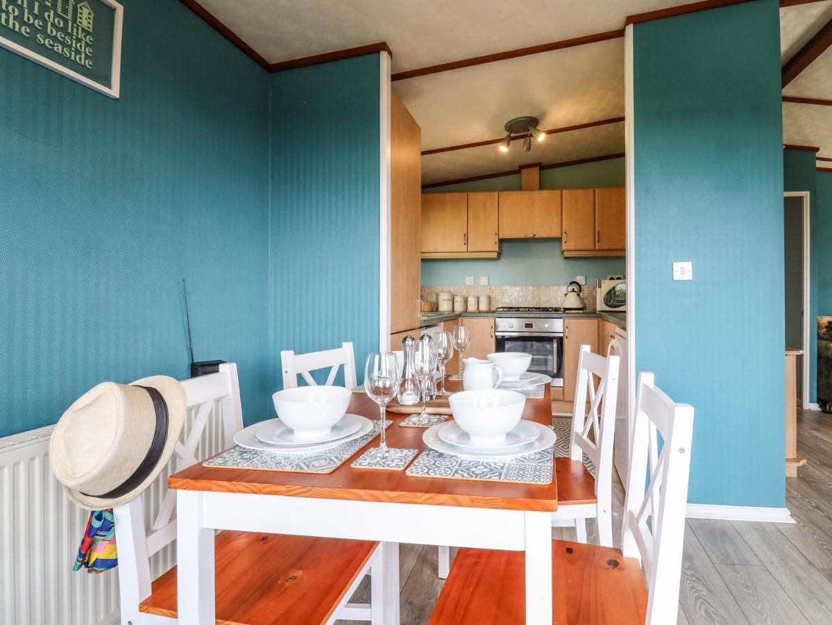 Lodge Two, Country View Park Фейвършам Екстериор снимка